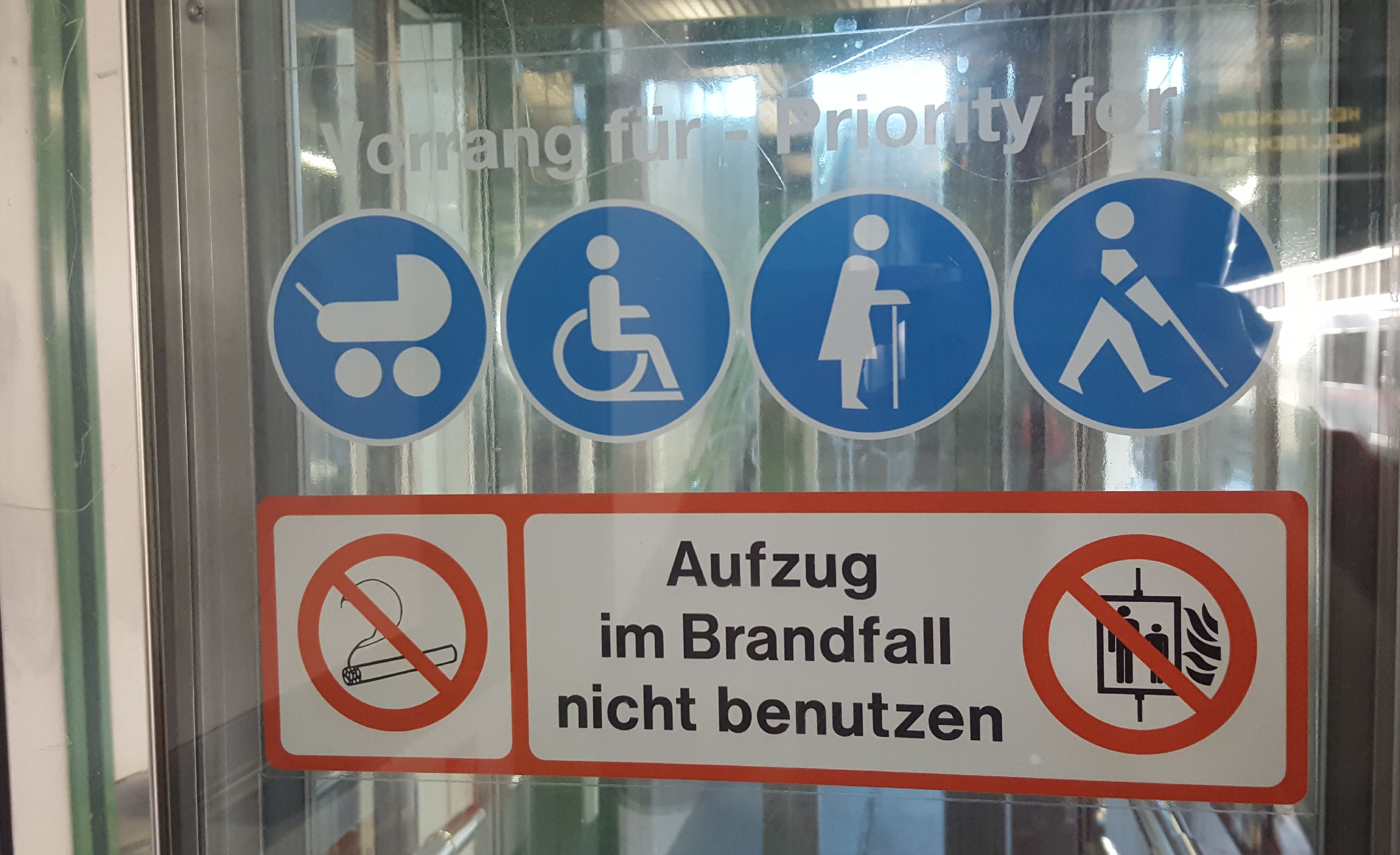 Schild Aufkleber "Aufzug im Brandfall nicht benutzen" zweisprachig dt./ türkisch